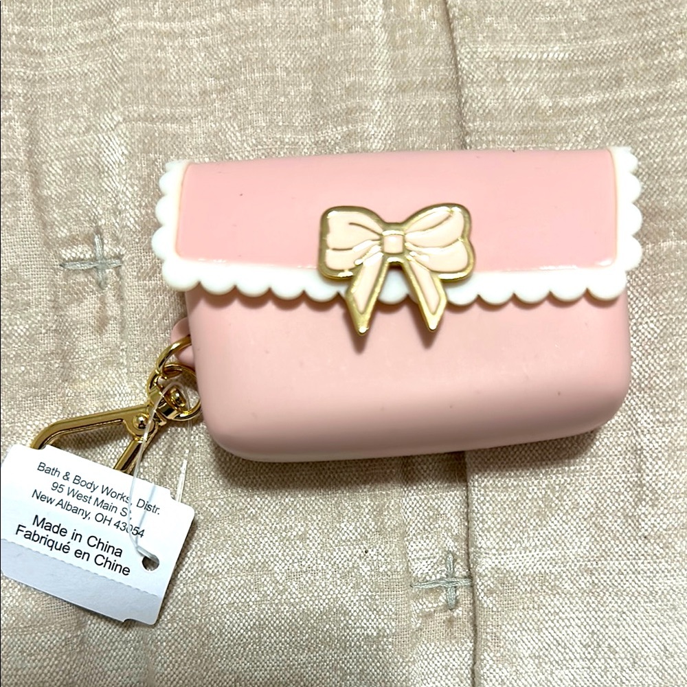 Bath and Body works Sweetest Song sanitizer bow holder